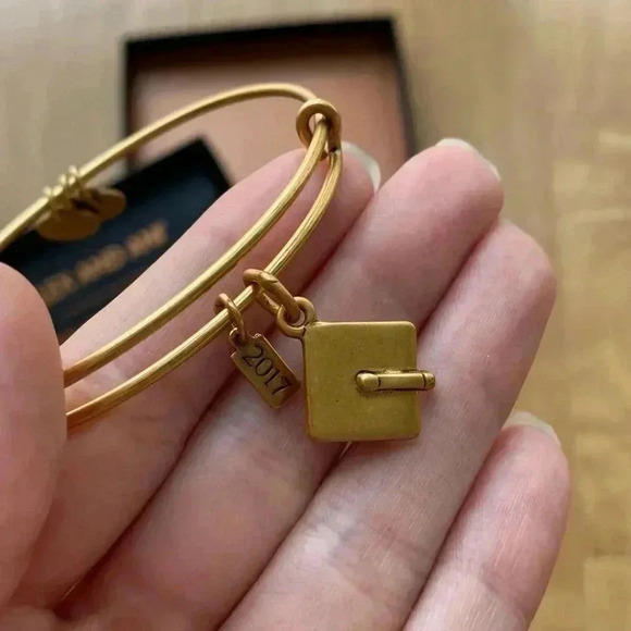 Alex and Ani Graduation Cap 2017 Bangle - Picture 10 of 12